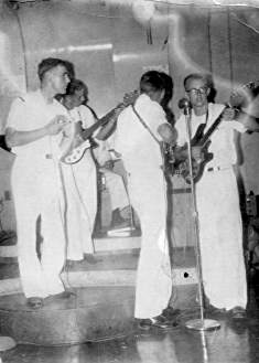 Skip Meinke and friends singing at the Queen Bee bar